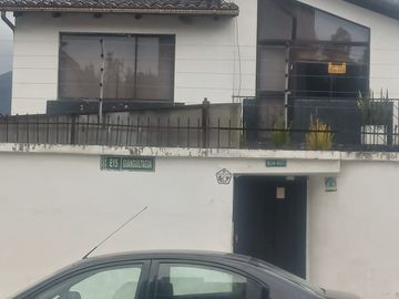 AMPLIA CASA A LA VENTA SECTOR EL BATAN ALTO, PARQUE METROPOLITANO.