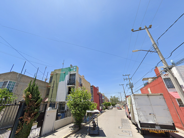 CASA EN CALLE SIERRA DE LA PLATA, COL. JOYAS DE CUAUTITLAN. ¡NO CREDITOS!