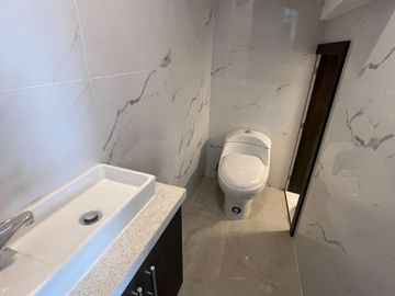 C1439 AMPLIAS Y MODERNAS CASAS DE VENTA, Sector Av. Los Cerezos C1439
