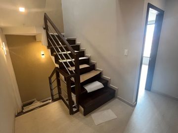 C1439 AMPLIAS Y MODERNAS CASAS DE VENTA, Sector Av. Los Cerezos C1439