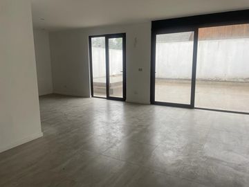 SE VENDE GRAN CASA CERCA DE METRO LOS DOMINICOS 3D3B
