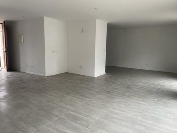 SE VENDE GRAN CASA CERCA DE METRO LOS DOMINICOS 3D3B