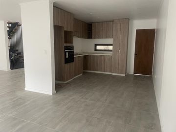 SE VENDE GRAN CASA CERCA DE METRO LOS DOMINICOS 3D3B