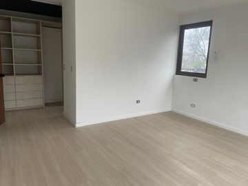 SE VENDE GRAN CASA CERCA DE METRO LOS DOMINICOS 3D3B