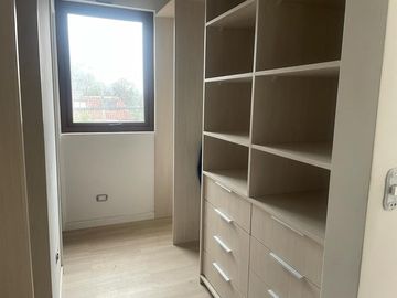 SE VENDE GRAN CASA CERCA DE METRO LOS DOMINICOS 3D3B