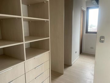 SE VENDE GRAN CASA CERCA DE METRO LOS DOMINICOS 3D3B