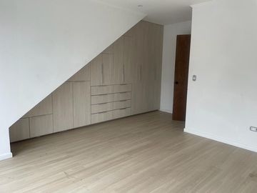SE VENDE GRAN CASA CERCA DE METRO LOS DOMINICOS 3D3B