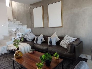 CASA EN VENTA CON EQUIPAMIENTO CON ROOF GARDEN EN ZONA EXCLUSIVA