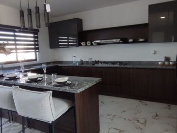 CASA EN VENTA CON EQUIPAMIENTO CON ROOF GARDEN EN ZONA EXCLUSIVA