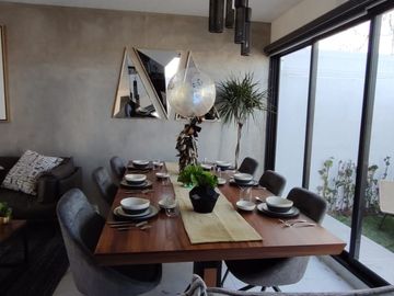 CASA EN VENTA CON EQUIPAMIENTO CON ROOF GARDEN EN ZONA EXCLUSIVA