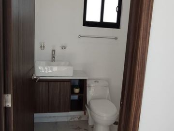 CASA EN VENTA CON EQUIPAMIENTO CON ROOF GARDEN EN ZONA EXCLUSIVA