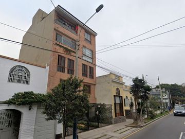 Depa duplex en alquiler super iluminado de 2 dormitorios en San Isidro a 1 cuadra del Olivar
