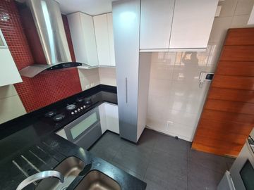 Depa duplex en alquiler super iluminado de 2 dormitorios en San Isidro a 1 cuadra del Olivar