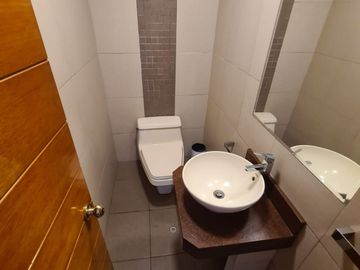 Depa duplex en alquiler super iluminado de 2 dormitorios en San Isidro a 1 cuadra del Olivar