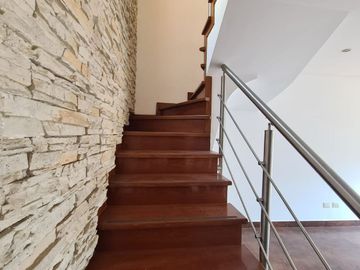Depa duplex en alquiler super iluminado de 2 dormitorios en San Isidro a 1 cuadra del Olivar