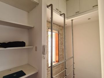 Depa duplex en alquiler super iluminado de 2 dormitorios en San Isidro a 1 cuadra del Olivar
