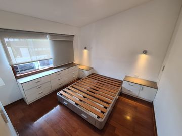 Depa duplex en alquiler super iluminado de 2 dormitorios en San Isidro a 1 cuadra del Olivar