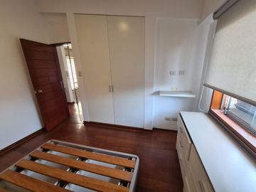 Depa duplex en alquiler super iluminado de 2 dormitorios en San Isidro a 1 cuadra del Olivar
