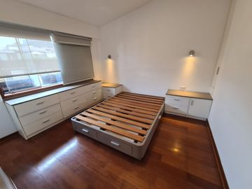 Depa duplex en alquiler super iluminado de 2 dormitorios en San Isidro a 1 cuadra del Olivar