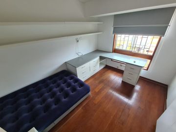 Depa duplex en alquiler super iluminado de 2 dormitorios en San Isidro a 1 cuadra del Olivar