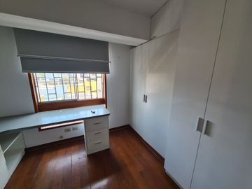 Depa duplex en alquiler super iluminado de 2 dormitorios en San Isidro a 1 cuadra del Olivar