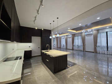 🏠 For Sale: Luxurious Modern Bungalow with Adult & Kiddie Pools in Pamplona, Las Piñas 🌴