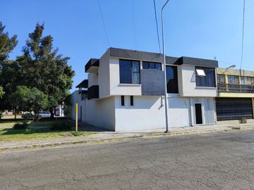 SAN MANUEL VENTA CASA EN ESQUINA 246M2  MUY CERCA DE LA 18 SUR, BUAP E INSTITUTO ORIENTE