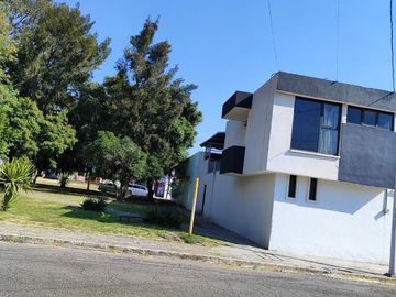 SAN MANUEL VENTA CASA EN ESQUINA 246M2  MUY CERCA DE LA 18 SUR, BUAP E INSTITUTO ORIENTE