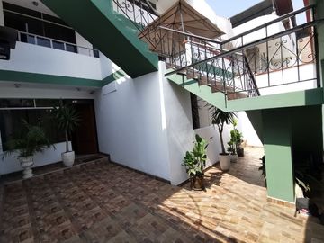 CASA MULTIFAMILIAR CON 4 DPTOS MAS TRERRAZA