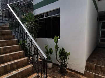 CASA MULTIFAMILIAR CON 4 DPTOS MAS TRERRAZA