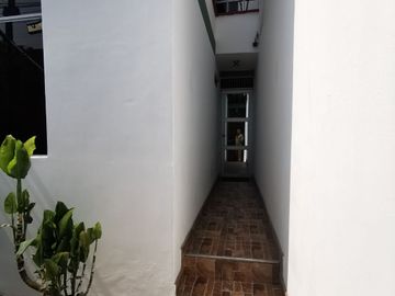 CASA MULTIFAMILIAR CON 4 DPTOS MAS TRERRAZA