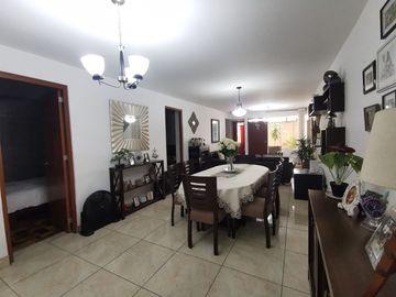 CASA MULTIFAMILIAR CON 4 DPTOS MAS TRERRAZA