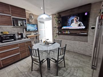 CASA MULTIFAMILIAR CON 4 DPTOS MAS TRERRAZA