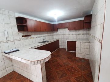 CASA MULTIFAMILIAR CON 4 DPTOS MAS TRERRAZA