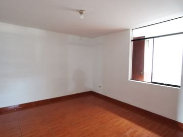 CASA MULTIFAMILIAR CON 4 DPTOS MAS TRERRAZA