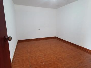 CASA MULTIFAMILIAR CON 4 DPTOS MAS TRERRAZA