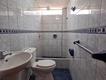 CASA MULTIFAMILIAR CON 4 DPTOS MAS TRERRAZA