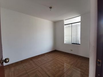 CASA MULTIFAMILIAR CON 4 DPTOS MAS TRERRAZA
