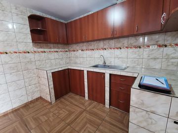 CASA MULTIFAMILIAR CON 4 DPTOS MAS TRERRAZA