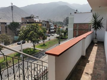CASA MULTIFAMILIAR CON 4 DPTOS MAS TRERRAZA