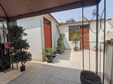 CASA MULTIFAMILIAR CON 4 DPTOS MAS TRERRAZA