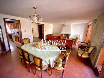 ¡Ocasión! Surco, en Venta Casa Frente a Parque con Jardín y Terraza - 200 m²-  3 Pisos