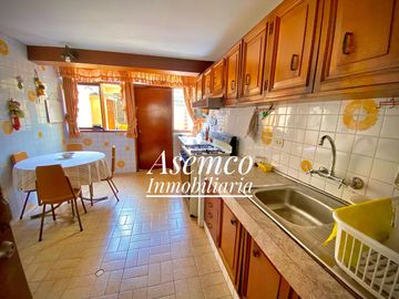 ¡Ocasión! Surco, en Venta Casa Frente a Parque con Jardín y Terraza - 200 m²-  3 Pisos