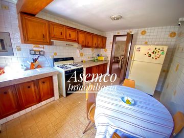 ¡Ocasión! Surco, en Venta Casa Frente a Parque con Jardín y Terraza - 200 m²-  3 Pisos