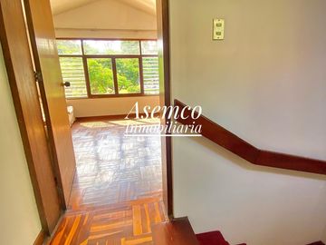 ¡Ocasión! Surco, en Venta Casa Frente a Parque con Jardín y Terraza - 200 m²-  3 Pisos