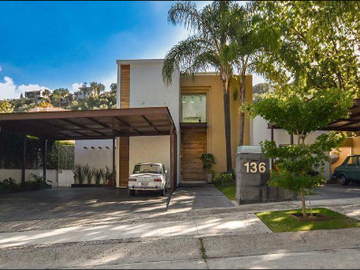 Hermosa Casa en Venta El Palomar, Tlajomulco.