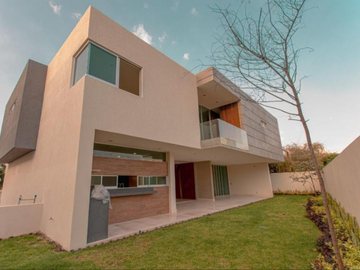 Casa en Venta en Bosque de Los Lagos, Zapopan con Excelente Precio