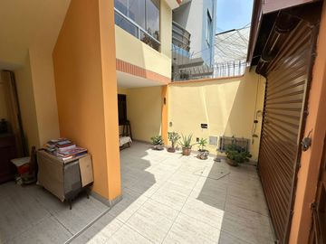 VENTA DE DEPARTAMENTO TRIPLEX - CALLE LAS VIOLETAS – SAN LUIS