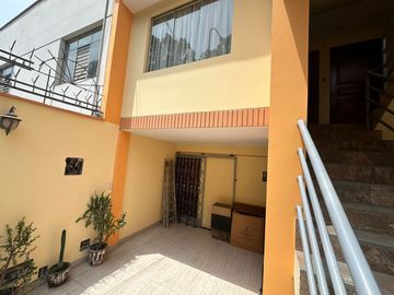 VENTA DE DEPARTAMENTO TRIPLEX - CALLE LAS VIOLETAS – SAN LUIS