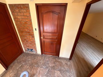 VENTA DE DEPARTAMENTO TRIPLEX - CALLE LAS VIOLETAS – SAN LUIS